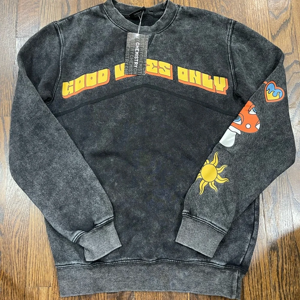 Chemistry Black good vibes only Graphic Crewneck Sweater size S